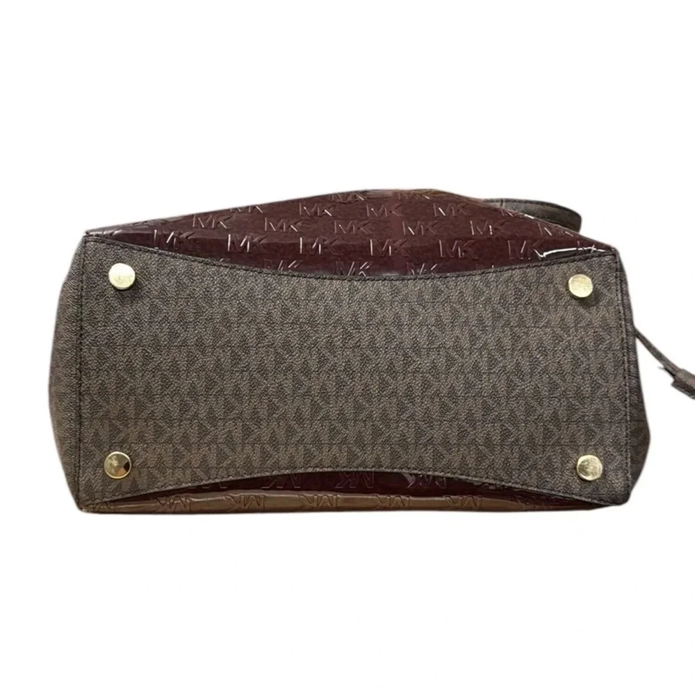 MICHAEL KORS Burgandy Brown Voyager East West Signature Tote Purse Shoulder Bag